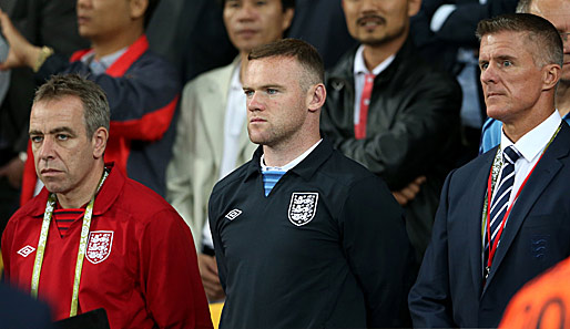 In den beiden ersten Spielen musste Rooney (M.) zuschauen