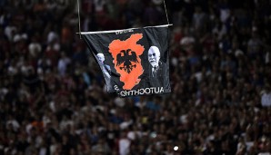 Ein albanische Flagge führte zum Spielabbruch in Serbien
