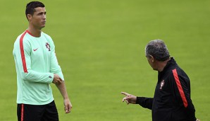 Fernando Santos gibt auch Cristiano Ronaldo Tipps im Training