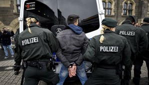 Laut BKA befinden sich rund 300 deutsche Hooligans schon seit mehreren Wochen in Frankreich