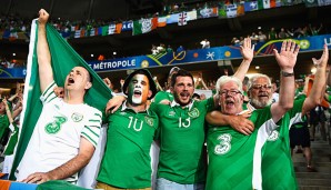 Fans von Irland feiern ihre Mannschaft bei der EM