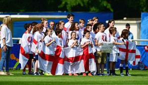Kinder haben zur Begrüßung die englische Nationalhymne gesungen