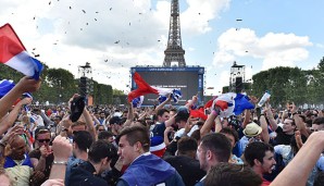Am Eiffelturm findet zur EM Public Viewing statt