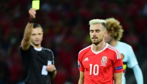 Oh Mann! Aaron Ramsey sieht die zweite Gelbe Karte bei der EURO 2016