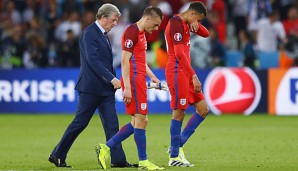 Roy Hodgson und seine Spieler verließen mit hängenden Köpfen den Platz