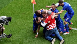 Ein Fan lief nach dem 1:0 der Kroaten auf den Platz