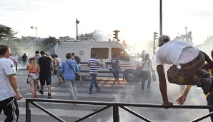 Rund um den Eiffelturm musste die Polizei Tränengas nutzen