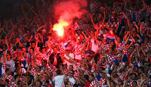 Kroatien, Fanblock, Fans, Bengalos, Feuerwerk