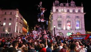 60.000, hauptsächlich englische Fans, werden die Three Lions anpeitschen. Nach dem Sieg über die Ukraine war am Piccadilly Circus der Bär los.