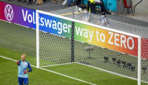 Im Spiel zwischen Dänemark und Wales waren Regenbogen-Werbebanden von VW im Einsatz.
