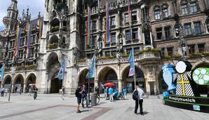 Schon am Mittag des Spiels wehten die Regenbogenfahnen am Münchner Marienplatz.