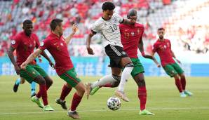 SERGE GNABRY: War er gegen Frankreich noch kaum sichtbar, machte er gegen Portugal extrem viel Betrieb, traute sich ins Eins-gegen-eins, ging Bällen hinterher, war stetiger Gefahrenherd und suchte den eigenen Abschluss. Note: 2,5.