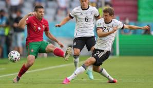 THOMAS MÜLLER: Der Müller-Effekt blieb lange aus. Sein Einsatz stimmte natürlich, aber er war in seinen Aktionen meist unglücklich, riss aber Räume. Kombinierte sich in der 51. Minute vor dem 3:1 durch Portugals Defensive. Beim 2:4 schläfrig. Note: 3.