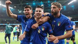 Italien - GAZZETTA DELLO SPORT: "Italien, du bist im Finale! Spanien im Elfmeterschießen gezähmt, eine endlose blaue Geschichte."