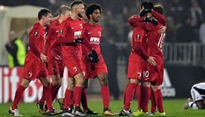 Der FC Augsburg hat auf den letzten Drücker den Sprung in die EL-Zwischenrunde geschafft