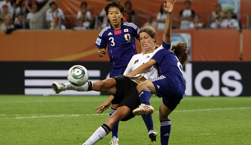 Im Viertelfinale gegen Japan war für Kerstin Garefrekes (M.) und Co. Schluss mit der Herrlichkeit