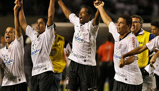 Jubel bei Ronaldo (r.) und dem SC Corinthians nach dem Titelgewinn