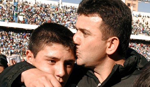 Julio Baldivies, Ex-Coach von Aurora Cochabambao, mit seinem Sohn
