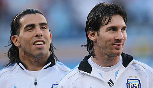 Lionel Messi (r.) und Carlos Tevez sind mit einem Unentschieden in die Copa America gestartet