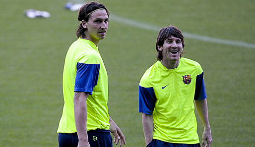 Zlatan Ibrahimovic (l.) war schon einmal Teamkollege von Lionel Messi: 2010 beim FC Barcelona