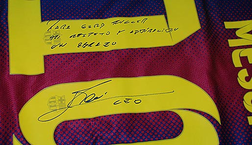 "Für Gerd Müller, meinen Respekt und Bewunderung, eine Umarmung", schrieb Lionel Messi