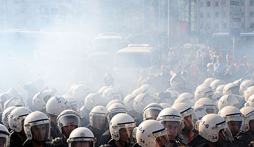 Tränengas am Taksim-Platz in Istanbul beeinflussten das U-21-Quali-Spiel