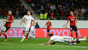 Mario Mandzukic (u.) erzielte per Flugkopfball das zwischenzeitliche 2:0 für die Bayern