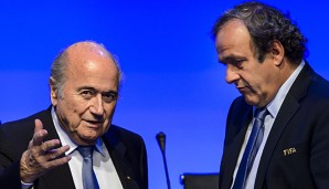 Michel Platini (r.) und Josef Blatter haben sich wohl endgültig zerstritten