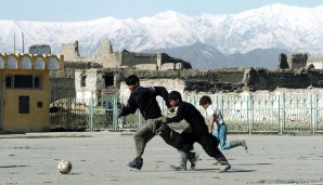 "Wir tun das für die Leute in Afghanistan, deren Leben in keiner Weise ein Zuckerschlecken ist, um sie wenigstens diesen einen Tag glücklich zu machen."