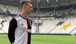 Juevntus Turin - Heimtrikot: Juventus hat es tatsächlich getan. Nach 116 Jahren schwarz-weiß-gestreift kommt adidas mit einem gänzlich neuen Design um die Ecke - zum Unmut der Fans.