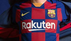 FC BARCELONA - Heimtrikot: Beim Heimtrikot heißt es indes: Tradition ade! Der FC Barcelona wechselt das Design seines Shirts. Vorbei die Zeit der Längsstreifen ...