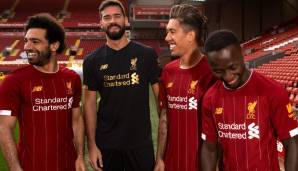 FC Liverpool - Heimtrikot: Ihrem Namen alle Ehre machen die Reds mit dem Heimdress. Ganz edel kommt Liverpool in der kommenden Saison daher - mit weißen Nadelstreifen.