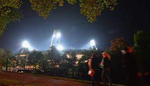 Weserstadion (Werder Bremen) - 1926: Seit Juli mit dem gewöhnungsbedürftigen Zusatz wohninvest ausgestattet, bestand eine erste Version des Stadions aus Sportplatz und Holztribüne bereits seit 1909. Der Name Weserstadion ist seit 1947 vorhanden.