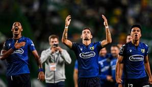 Anderson Oliveira, Ruben Lameiras und Gustavo Assuncao vom FC Famalicao bejubeln den 2:1-Sieg gegen Sporting.