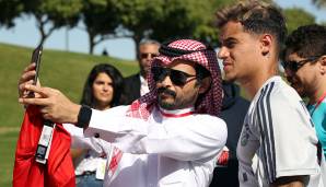 PHILIPPE COUTINHO: Apropos vorzeigbar - das ist auch die weiß strahlende Zahnreihe des Bayern-Spielers, die er auf dem Selfie in Katar aber lieber versteckt hält. Auch sonst ist der Kreativspieler immer frisch gestylt.