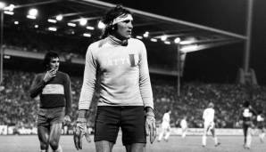HUGO GATTI: Der Torhüter spielte von 1976 bis 1988 für Boca und brachte es während dieser Zeit auf 381 Ligaspiele mit einem Tor für den Verein. Gatti war berüchtigt für seine Spielweise: Oft verließ er den Strafraum und half bei eigenen Angriffen.