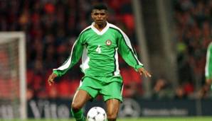 Nwankwo Kanu. Wurde 1996 und 1999 zu Afrikas Fußballer des Jahres gewählt. Schon zuvor bei Ajax Amsterdam erfolgreich, wo er dreimal die Meisterschaft und einmal die Champions League gewann. Erzielte für Nigeria in 86 Einsätzen 13 Treffer.