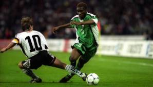 Jay-Jay Okocha. Bei Eintracht Frankfurt ging sein Stern auf. Besonders blieb sein Solo-Tor gegen den KSC 1993 in Erinnerung, als er mehrere Verteidiger und Oli Kahn düpierte. Nach der SGE spielte Okocha noch für PSG und die Bolton Wanderers.