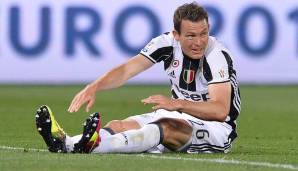 STEPHAN LICHTSTEINER: Im Oktober 2015 musste sich der heutige Augsburger, damals noch in Diensten bei Juventus, einer Herz-OP beim Kardiologen Fiorenzo Gaita unterziehen. Der Grund: Herzrhythmusstörungen.