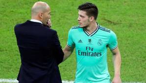 "Bis zum 5. Oktober kann alles passieren", hatte Zidane noch in der Vorwoche auf Jovics Zukunft in Madrid geantwortet, ehe er Ende September gegen Real Valladolid "sein bestes Spiel für Real" (Marca) machte und nun mindestens bis zum Winter bleiben wird.