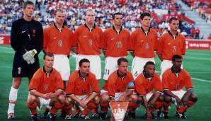 Bei der EM 1996 scheiterte die Niederlande im Viertelfinale an Frankreich. Zwei Jahre später ging es bis ins Halbfinale, bevor man im Elfmeterschießen gegen Brasilien verlor - Cocu verschoss vom Punkt. SPOX zeigt den Kader und was aus den Spielern wurde.