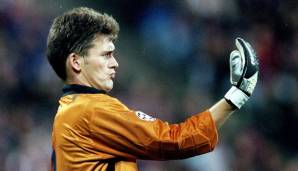RUUD HESP: Hütete von 1997 - 2000 das Tor des FC Barcelona, 2002 beendete er seine Karriere. Danach als Torwarttrainer in den Niederlanden unterwegs, 2020 kurzzeitig sogar Co-Trainer bei der PSV Eindhoven.