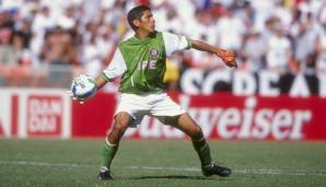 JORGE CAMPOS (54, 1,68 m): Genau 4,36-mal hätte man Campos quer zwischen die Torpfosten legen können. Dennoch brachte es der Mexikaner von 1991 bis 2003 auf stolze 129 Länderspiele. Chapeau!