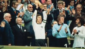 FRANZ BECKENBAUER (Deutschland, 1963 bis 1983, 589 Pflichtspiele für Bayern München, New York Cosmos und Hamburger SV) – zweimal Ballon d'Or-Gewinner, Weltmeister, dreimal Sieger des Europapokals der Landesmeister