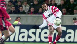 THIERRY HENRY | MONACO | Seine Weltkarriere begann der Franzose als 17-Jähriger bei der AS Monaco. Dort machte er mit seinen Sprints und Toren auf sich aufmerksam, sicherte sich 1998 das Ticket für die WM und später den Titel.