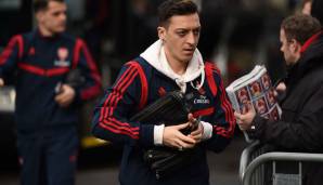 MESUT ÖZIL (FC Arsenal): Die Nachrichtenagentur DHA vermeldete zwar bereits, dass Özil für 3,5 Jahre bei Fenerbahce unterschreiben werde, die Vollzugsmeldung steht jedoch weiter aus. Fener-Coach Bulut sagte nun: "In den kommenden Tagen wird es klarer."