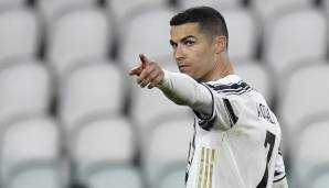 Platz 3: CRISTIANO RONALDO (Juventus Turin) - 11 Tore, 2 Assists und Gewinn des italienischen Supercups in 2021 - Letzteres gilt auch für CR7. Juve hat sich bereits im Achtelfinale aus der Champions League verabschiedet. Auch Ronaldo überzeugte nicht.