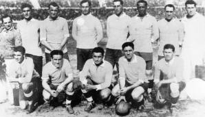 Platz 25: HECTOR SCARONE (Uruguay, u., 2.v.l.) - 31 Tore in 52 Länderspielen. Führte sein Land zu den WM-Titeln 1924 und 1928 und zu vier Südamerika-Meisterschaften. Spielte in Europa für Barcelona, Inter und Palermo.
