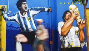 Platz 22: DIEGO MARADONA (Argentinien) - 34 Tore in 90 Länderspielen. Was soll man sagen? Einer der Größten aller Zeiten. Dribbelte Argentinien 1986 im Alleingang zum WM-Titel, 1990 scheiterte man im Finale an Deutschland.