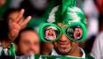 König Salman und Kronprinz Mohammad Bin Salman im Blick: Ein saudi-arabischer Fußballfan.